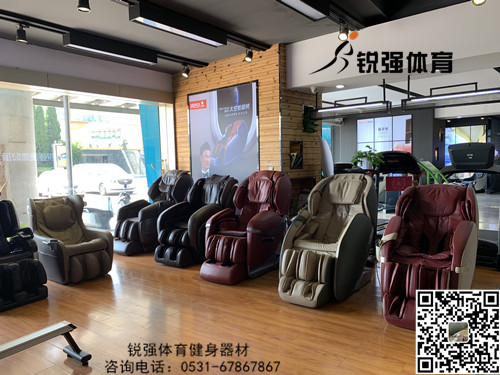 VSPORTS体育官网體育旗艦店內(nèi)的按摩椅