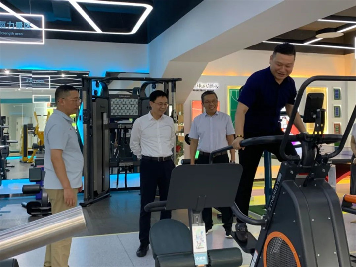 濟(jì)南市體育局局長(zhǎng)董懷敏一行蒞臨VSPORTS体育官网體育參觀指導(dǎo)